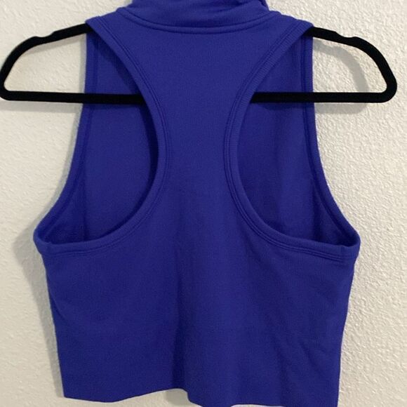 NWOT-Athleta- Aurora Seamless Crop Polo Tank blue- Size Large - Picture 7 of 8